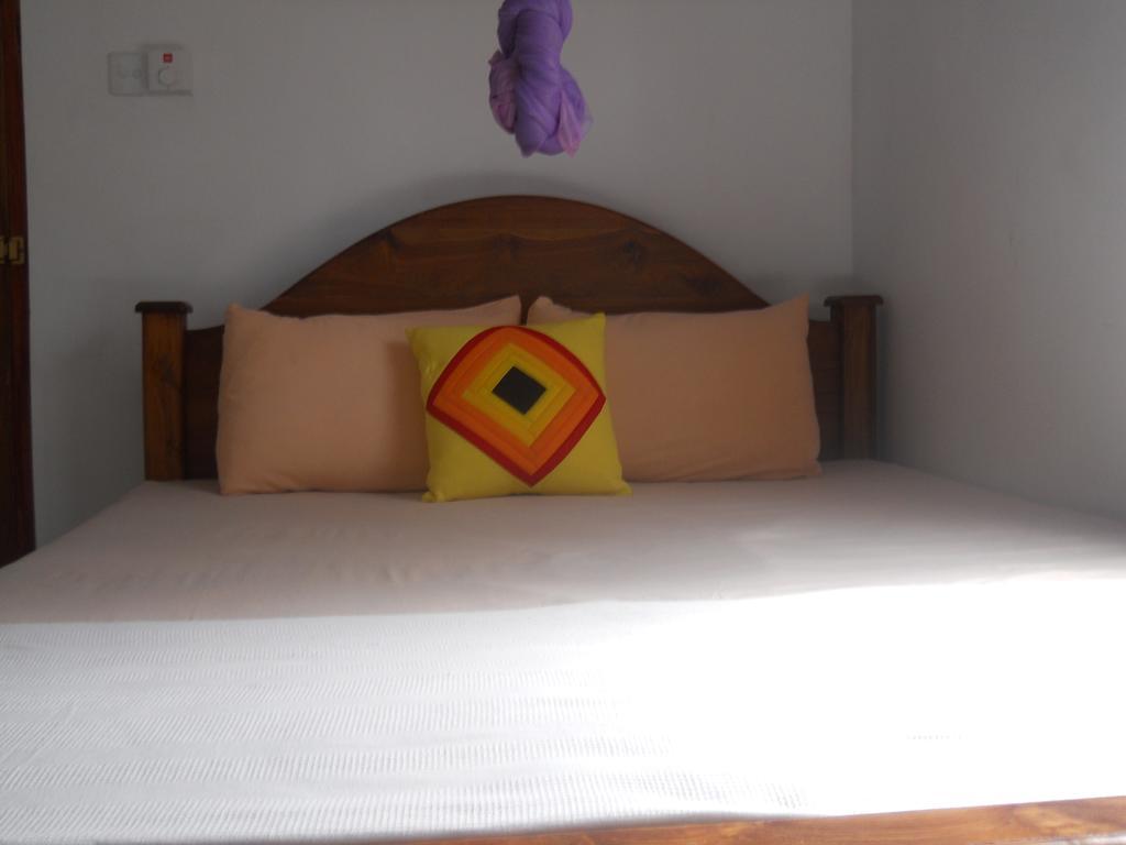 Sunset Tourist Home Полонарува Стая снимка